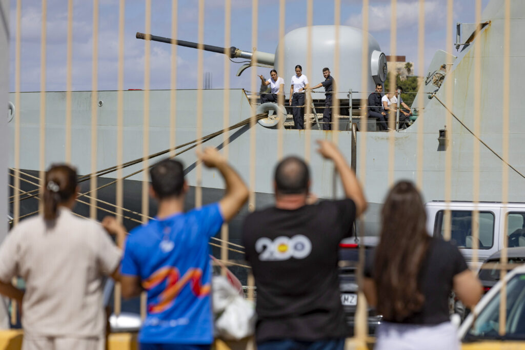 Mientras Gaza Cubre la Política Europea, Italia Envía un Barco de Marina en una Misión Inesperada