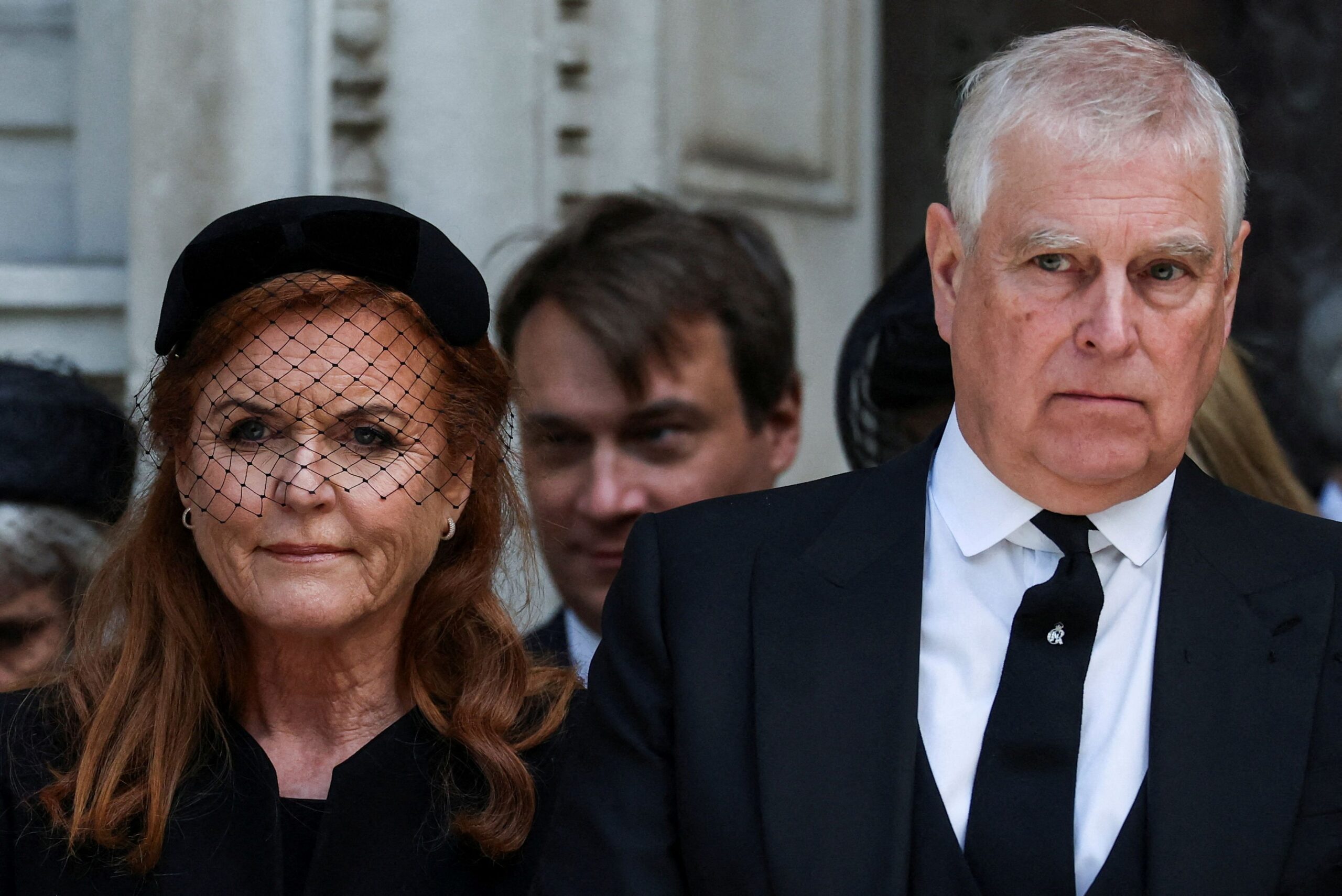 La Duquesa de York es la última en Gran Bretaña en ser empañada por la conexión con Epstein