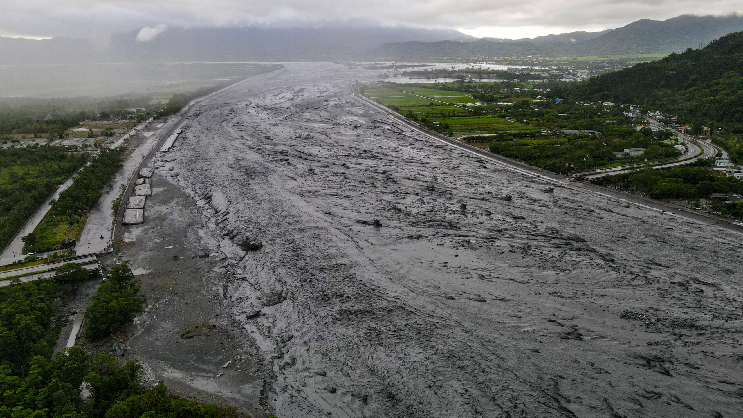 El Super Tifón Ragasa golpea el sur de China tras causar la muerte de 14 en Taiwán