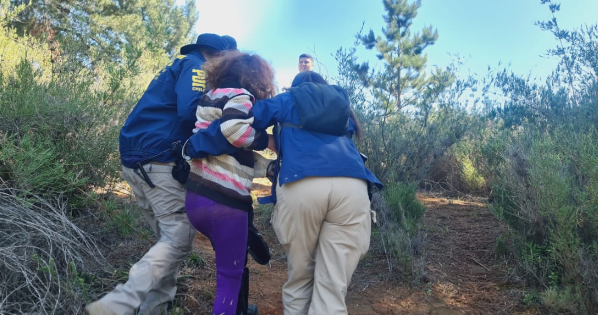 Rescatan con vida a mujer desaparecida en Valparaíso tras cinco días de búsqueda intensiva
