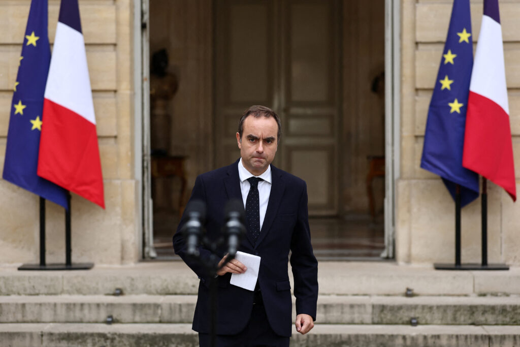 El Primer Ministro de Francia renuncia pocas horas después de nombrar un nuevo gobierno