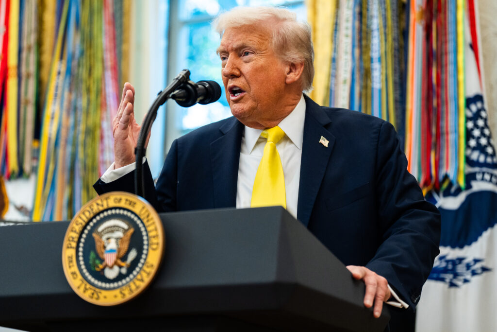 Trump dice que ha autorizado una acción encubierta de la CIA en Venezuela
