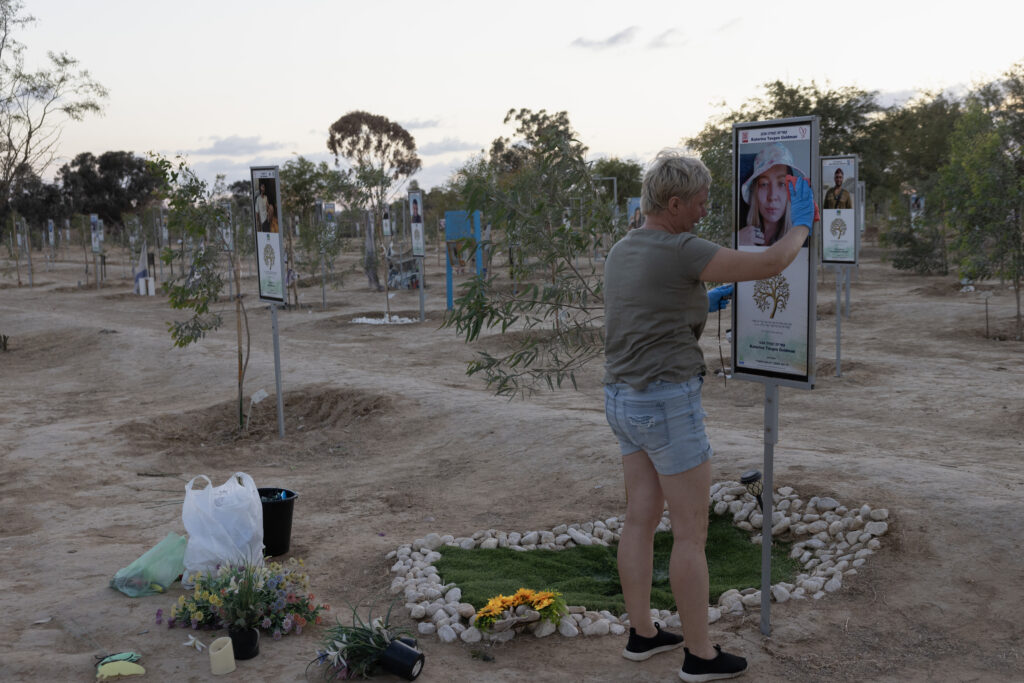 Israel conmemora el segundo aniversario del ataque del 7 de octubre con memoriales solemnes y sonidos de guerra
