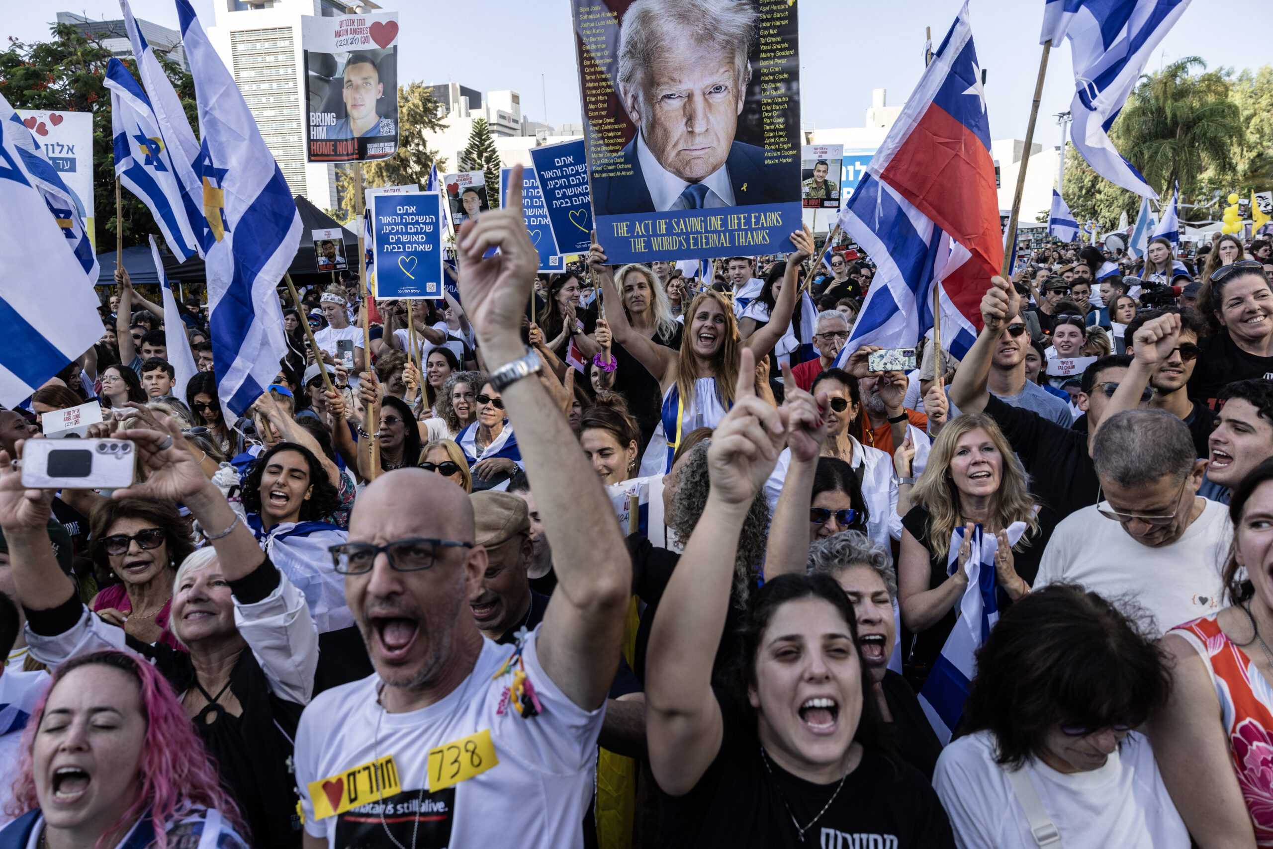 Trump y líderes mundiales se reúnen en Egipto para discutir el futuro de Gaza mientras Israel celebra la devolución de rehenes