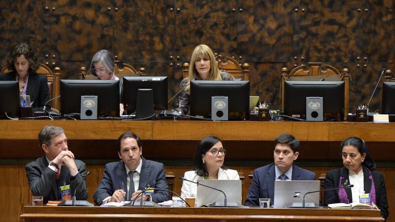El advertencia del CFA: un posible incumplimiento fiscal que podría llevar a la deuda pública por encima del límite del 45% del PIB en 2027
