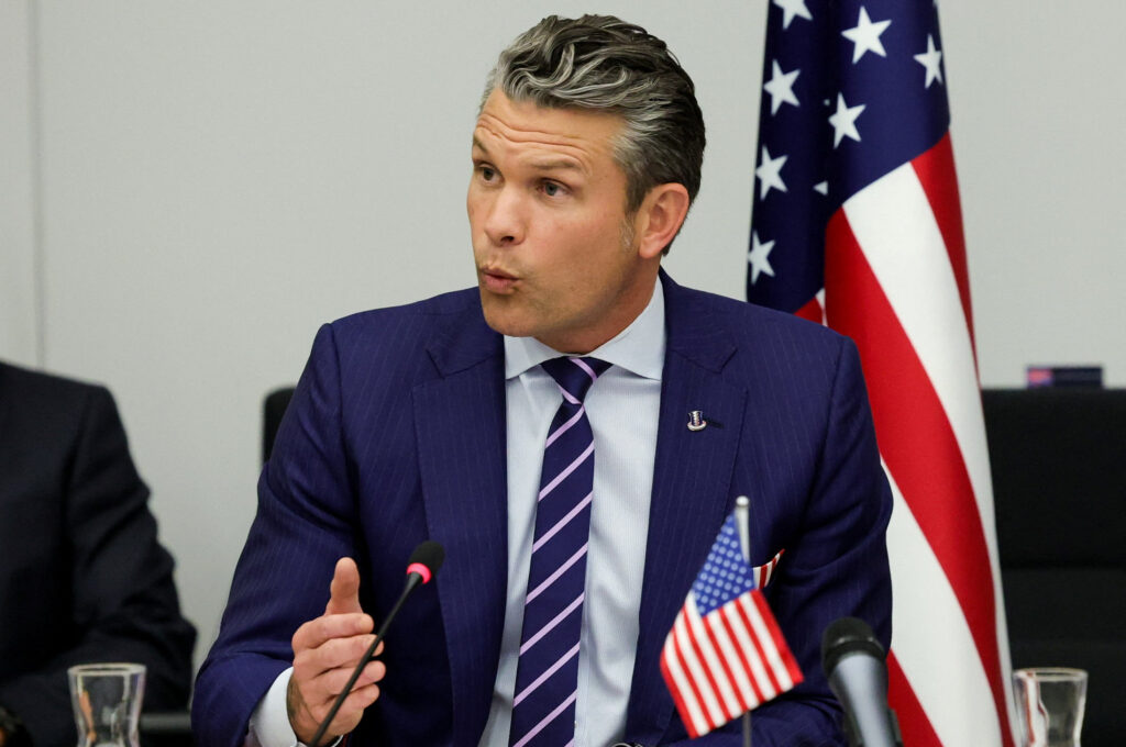 EE.UU. presiona a Rusia para negociar mientras Hegseth advierte a Moscú sobre la imposición de ‘costos’