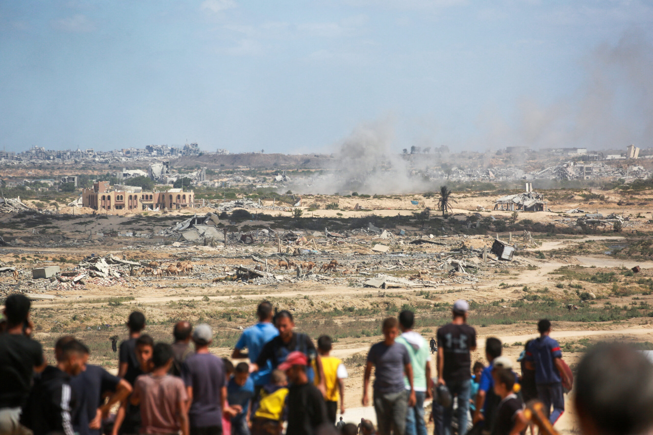 La ofensiva de Israel en Gaza se intensifica mientras Hamas evalúa el acuerdo de paz de Trump