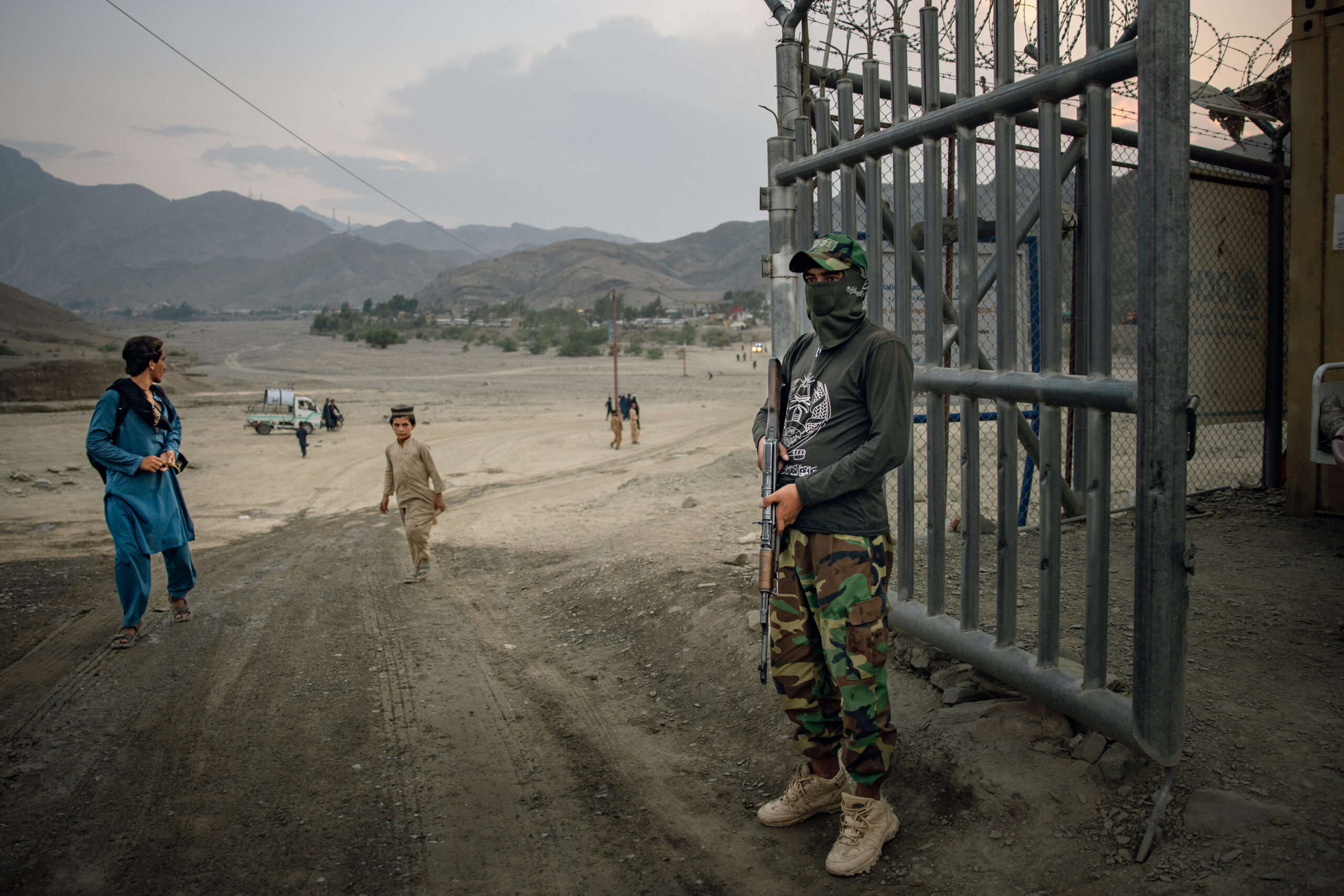 Pakistán deporta a refugiados afganos de regreso a los talibanes. Muchos esperaban reasentamiento en EE. UU.