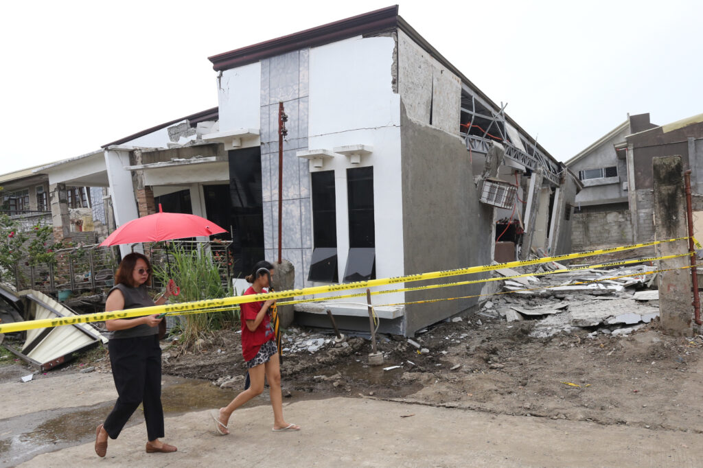 Un potente sismo de 7.4 en la escala de Richter sacude el sur de Filipinas