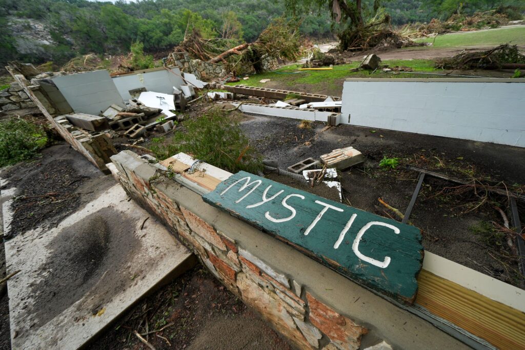 Los legisladores de Texas crean un comité de investigación tras la devastadora inundación del 4 de julio que dejó al menos 136 muertos