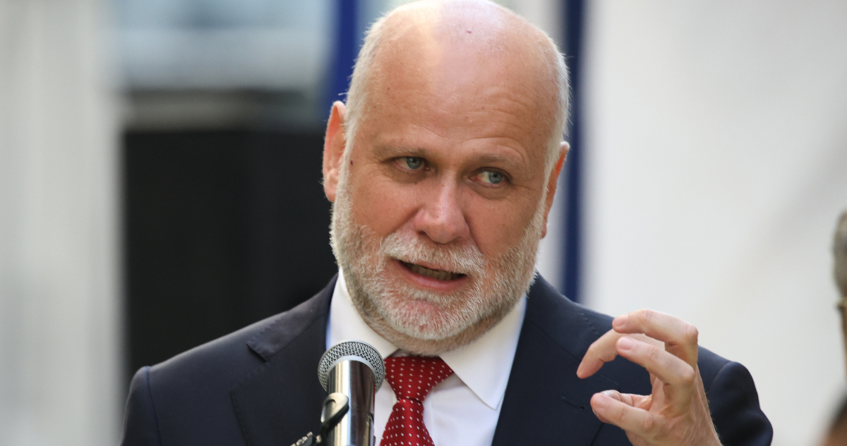 El Ministro del Interior defiende a Cordero ante controversias por caso Bernarda Vera en contexto electoral