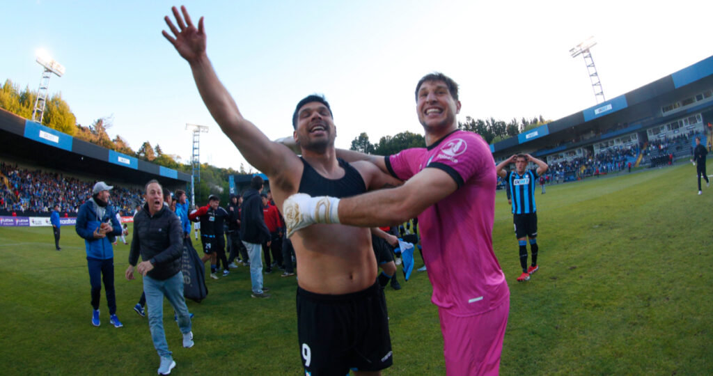 Huachipato protagoniza remontada épica y avanza a la final de la Copa Chile 2025 tras vencer a Audax Italiano en penales