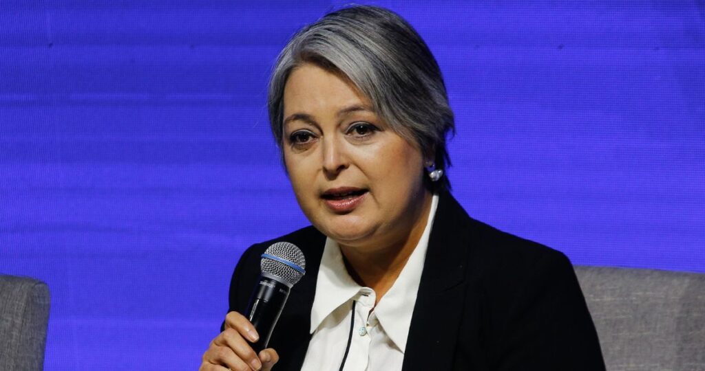Jeannette Jara propone un plan de regularización migratoria voluntaria y llama a ordenar la situación de los inmigrantes en Chile