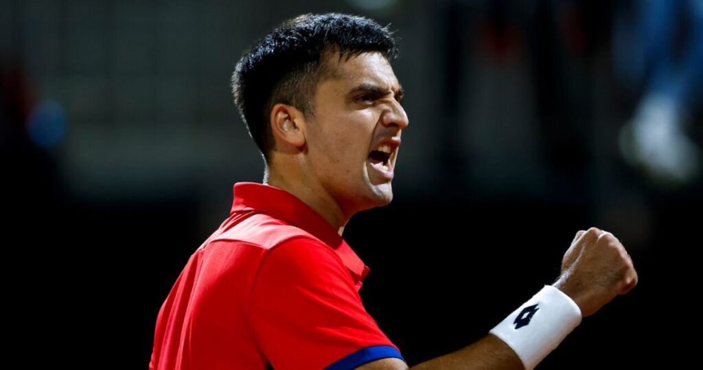 Tomás Barrios avanza con paso firme a los cuartos del Challenger de Cali tras vencer a Luciano Ambrogi